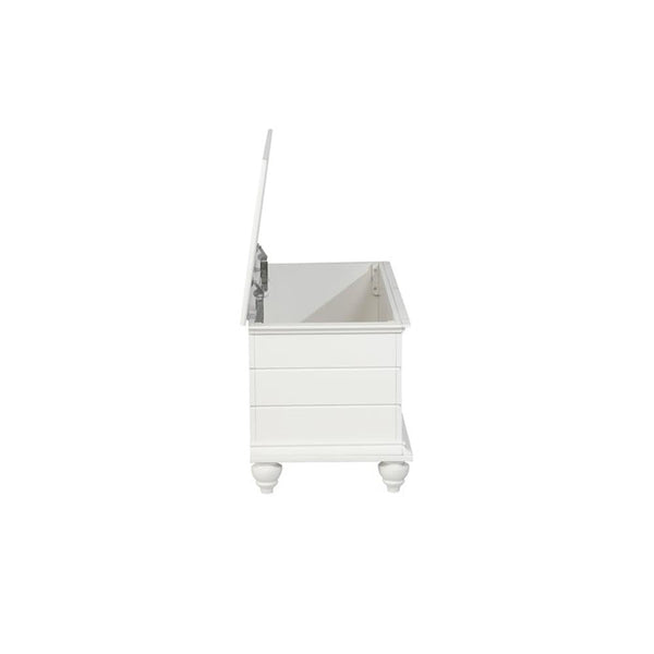 White Cedar Chest with Cedar-Lined Storage