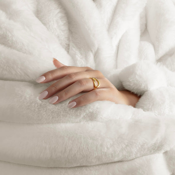 Faux Fur Throw Blanket – Reversible Plush Bubble Design, 50" x 70"
