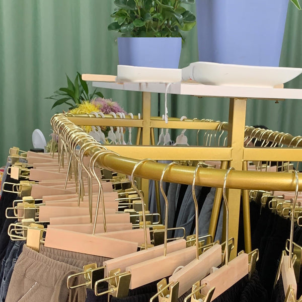 Oval Floor Standing Clothing Rack