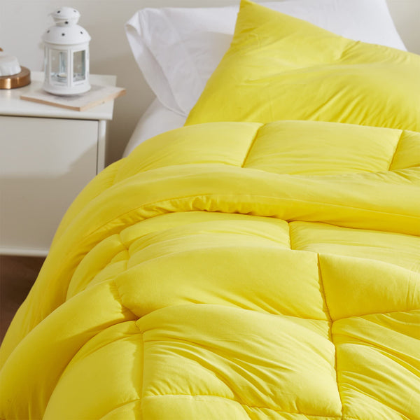 Oversized Comforter – Illuminating Yellow | Breathable Microfiber