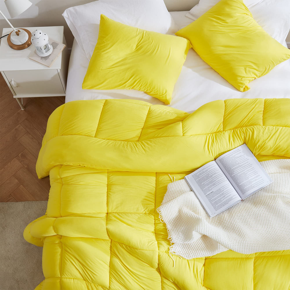 Oversized Comforter – Illuminating Yellow | Breathable Microfiber