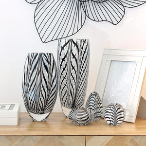 Hand Blown Art Glass Vase – Feather Pattern