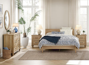 3-Piece Bedroom Set – 7-Drawer Dresser & 2 Nightstands with Charging Station, Oak
