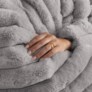 Faux Fur Throw Blanket – Reversible Plush Cozy Throw for Couch, Bed & Chair