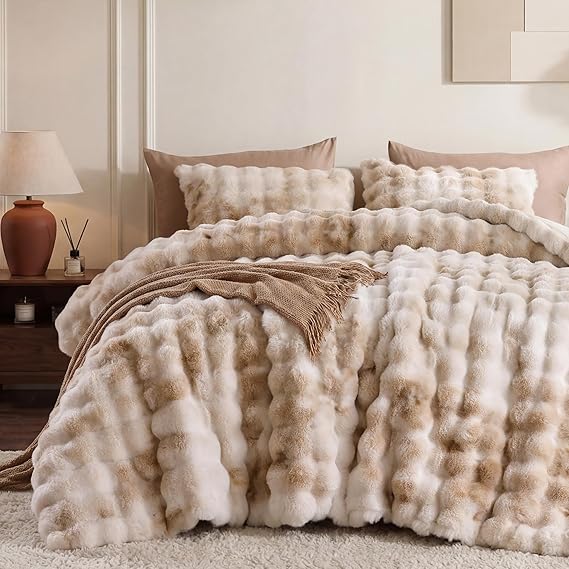 Faux Rabbit Fur Bubble Comforter Set with Pillowcases