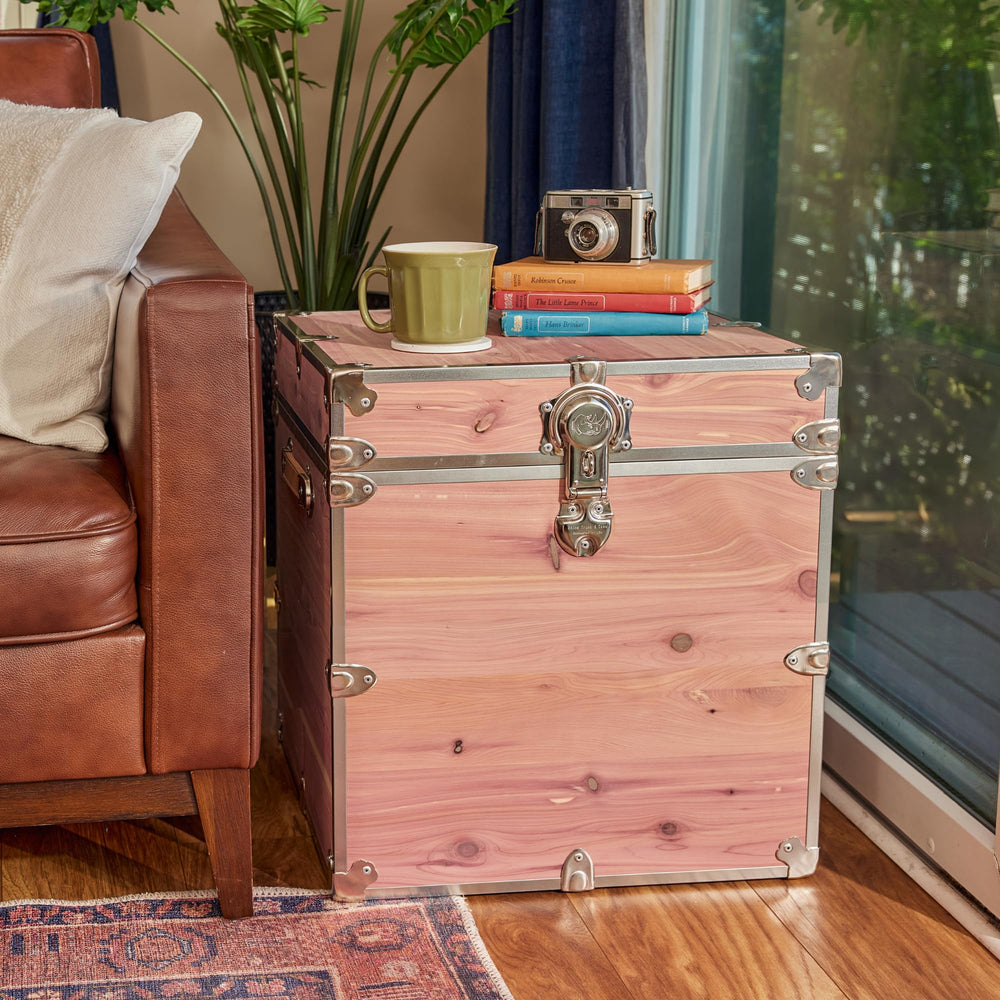 Aromatic Red Knotty Cedar Storage Trunk – 18"x18"x20"