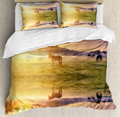 Queen Duvet Cover Set – Horse Valley Nature Print, Pale Yellow