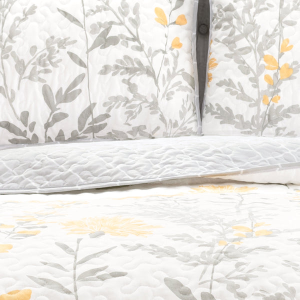 Reversible Floral Quilt Set — Full/Queen & King