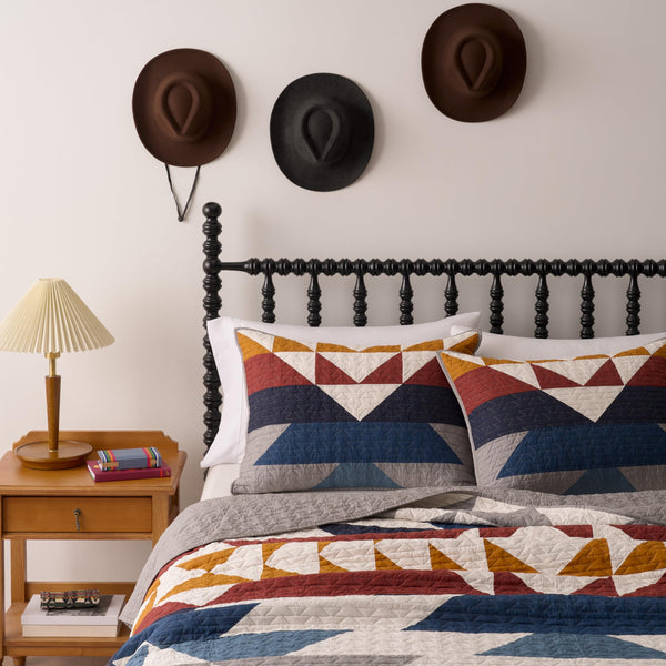 Cotton Quilt Bedding Set with Shams