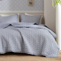Reversible Vintage Floral Quilt Set with Shams – Queen & King