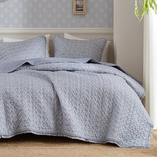 Reversible Vintage Floral Quilt Set with Shams – Queen & King