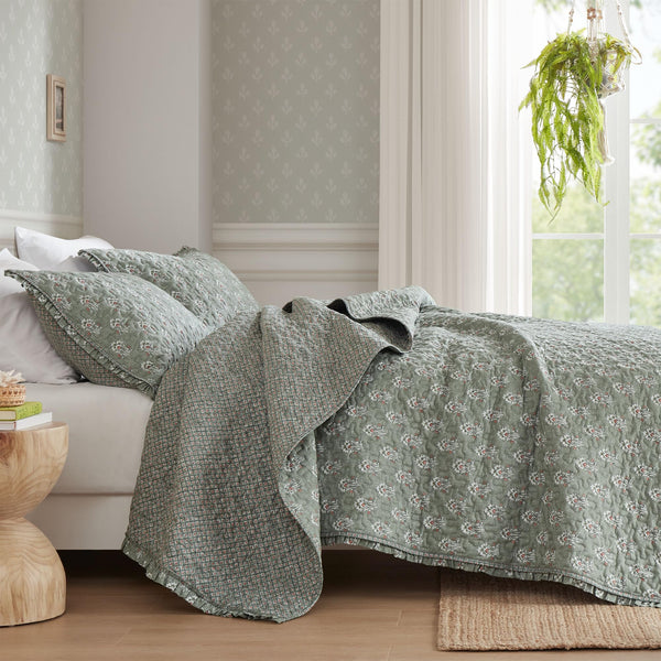 Reversible Vintage Floral Quilt Set with Shams – Queen & King