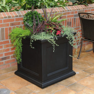 28-Inch Square Outdoor Planter Box – UV-Resistant Polyethylene, Indoor/Outdoor