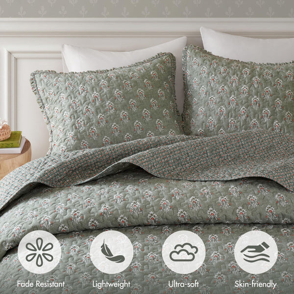 Reversible Vintage Floral Quilt Set with Shams – Queen & King