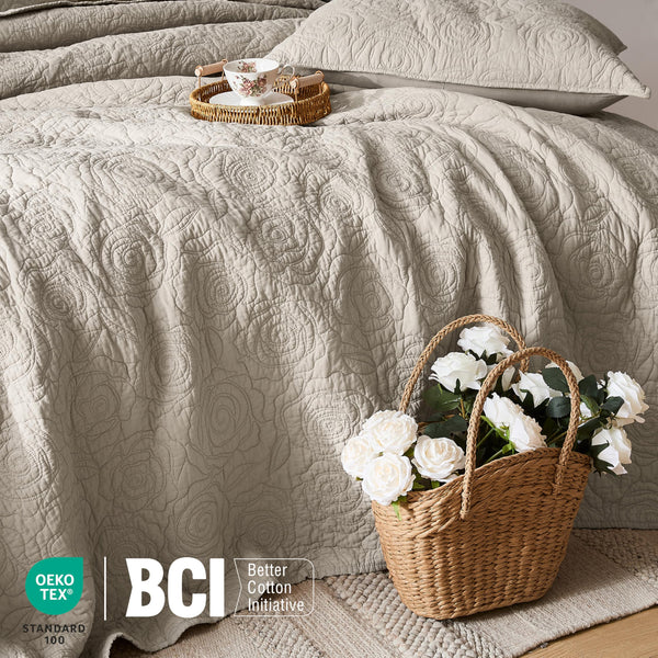 Cotton Quilt Bedding Set with Pillow Shams