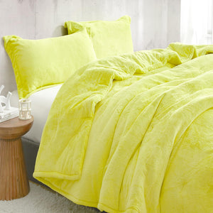 Oversized Comforter Set – Neon Yellow Plush Bedding with Shams
