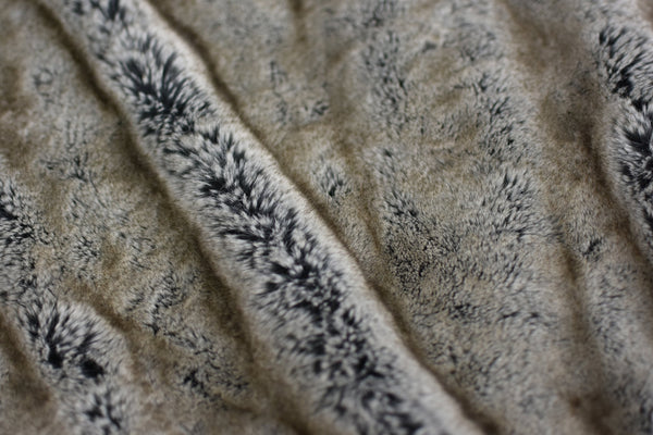 Faux Fur Oversized Throw Blanket with Velvet Plush Reverse