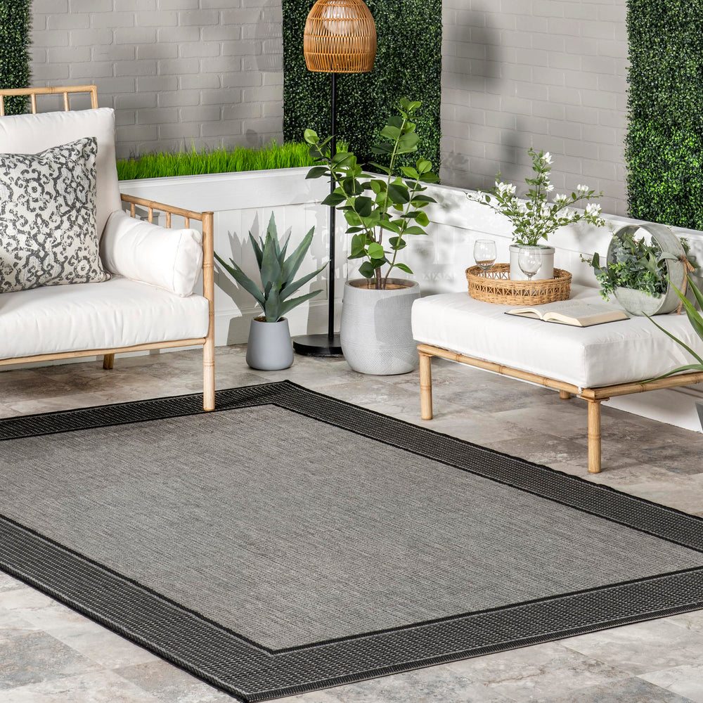 Grey Black Indoor Outdoor Area Rug 5'3" x 7'6"